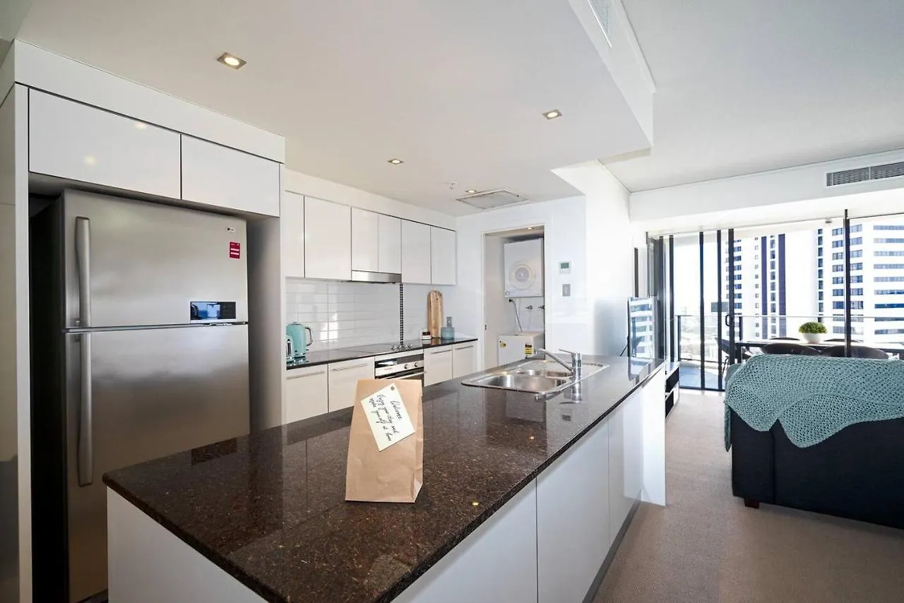 Luxe High-Rise With Al Fresco Dining & Ocean Views Apartment Gold Coast