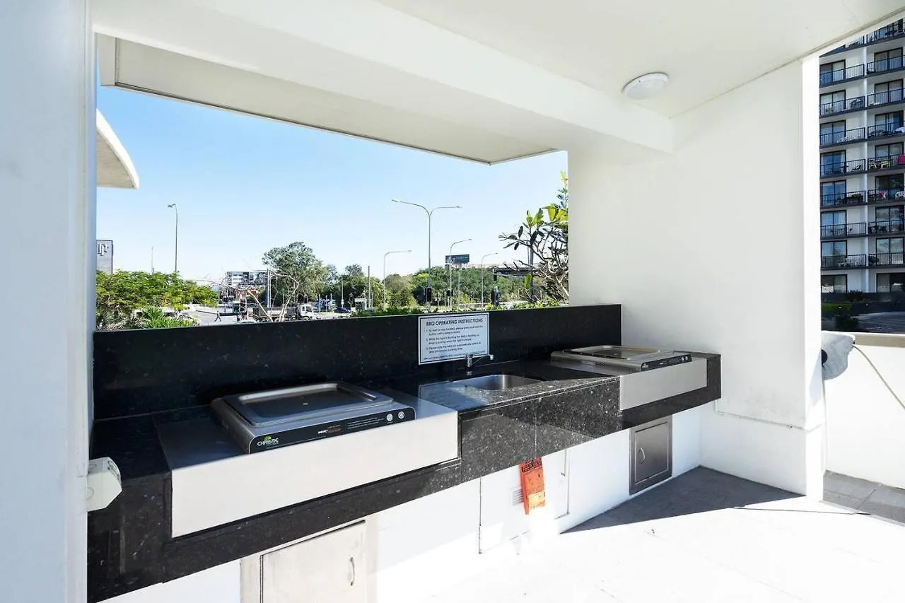 Luxe High-Rise With Al Fresco Dining & Ocean Views Apartment Gold Coast